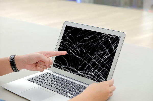 Someone-points-at-their-very-cracked-MacBook-screen