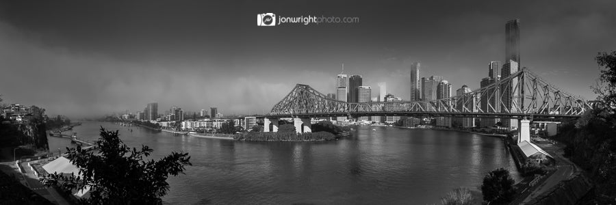 brisbane city story bridge fog