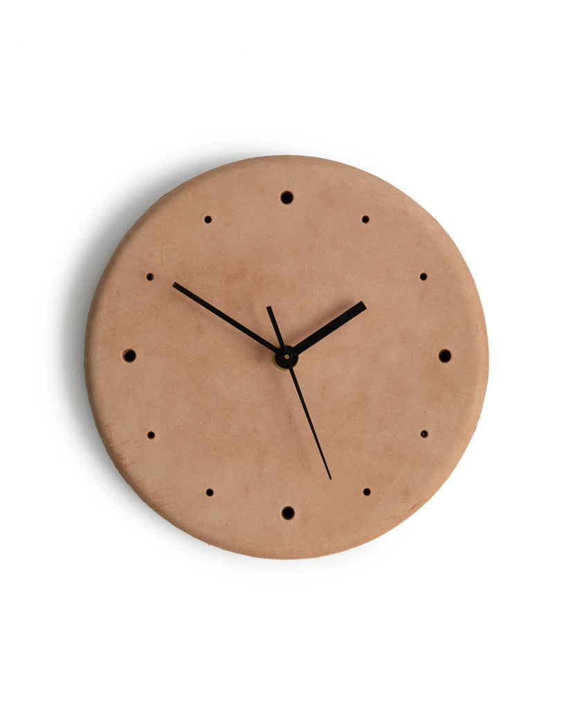 Leather clock <natural> / Hender Scheme | signalstationpizza.com