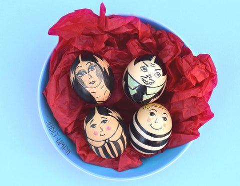 Make fun Addams Family Easter Eggs- DIY by Jubly-Umph