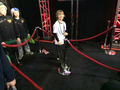 Bauer Hockey Stanchions And Velvet Rope With Kid