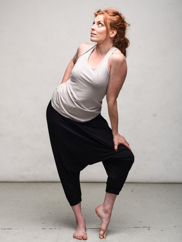 What to wear to yoga class restorative - Zen Nomad