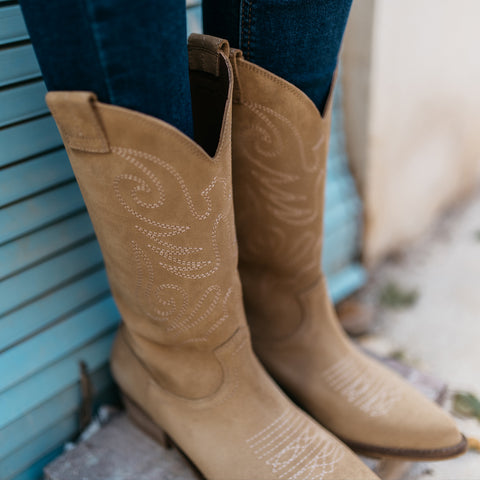 Learn to mix and match this Cowboy Boots. – Bryan Stepwise