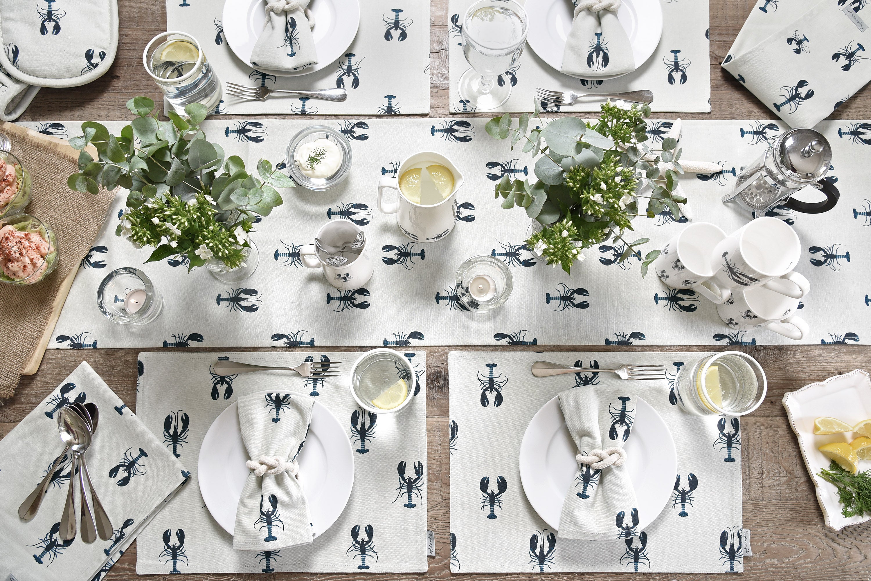 Summer table setting by Sophie Allport