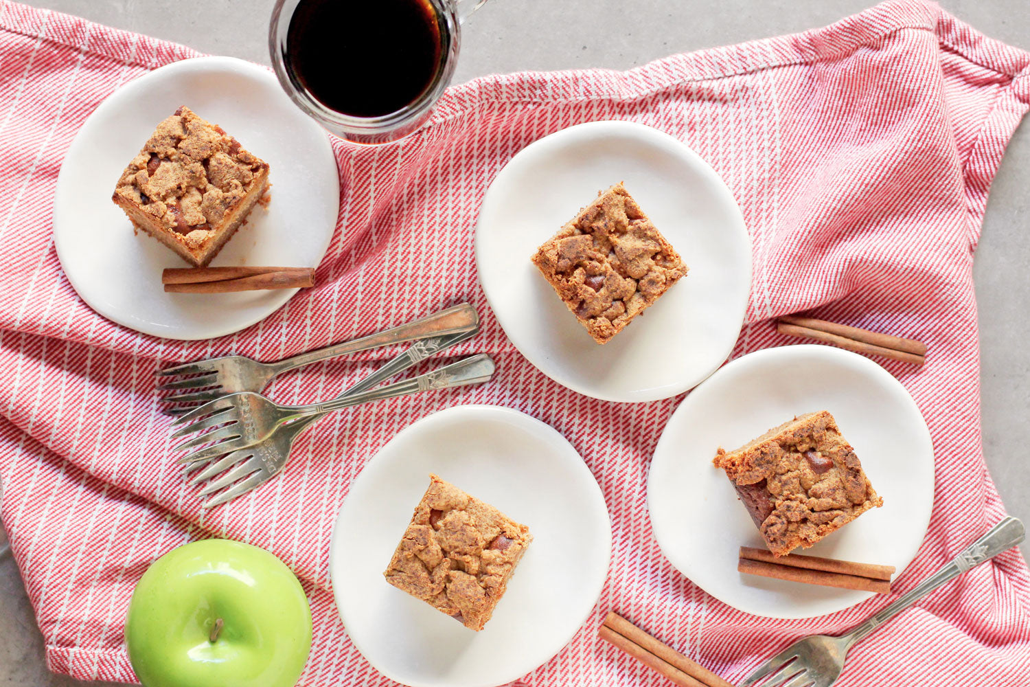 Cinnamon Apple Crumb Cake