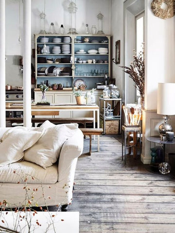 French Vintage. Tastefully earthy and royally rustic, French vintage interiors showcase a sense of understated luxury. Pale colours mixed with subdued textures are put together to make an effo