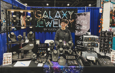 Lauren Beacham at Awesome Con with Galaxy Jewelry Show Setup