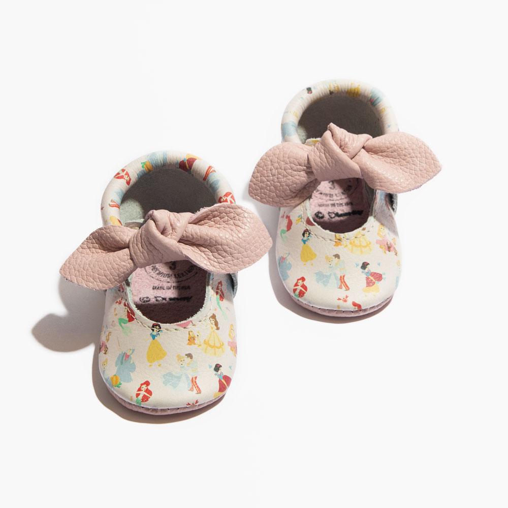 er der lobby krans Disney Princesses Knotted Bow Moccasins | Princess Baby Shoes – Freshly  Picked