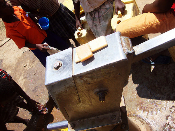 kids washing hands in water well