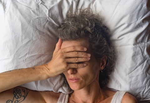Causes of sleeplessness may include poor sleeping habits due to shift work, stress, aging, too much stimulation before bed, and noisy environments.