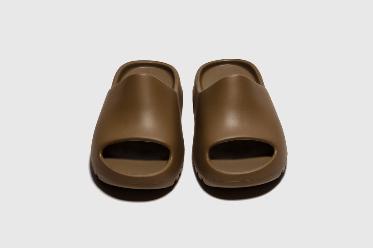 The NEXT DOOR no Instagram ⁣ adidas Yeezy Slides.Resin.