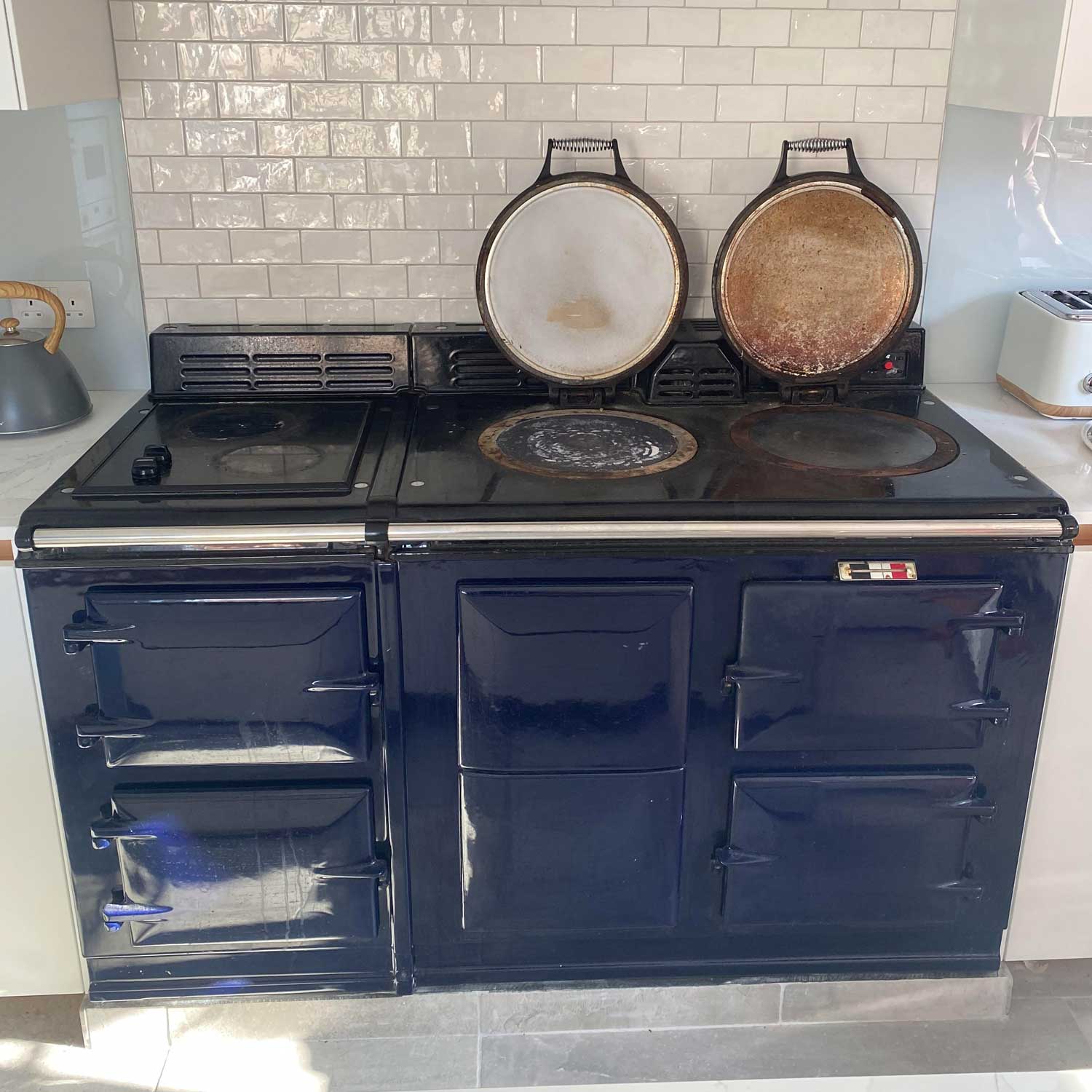 30amp-Aga-range-cooker-enamelled-4-oven-_-by-Blake-_-Bull-4.jpg