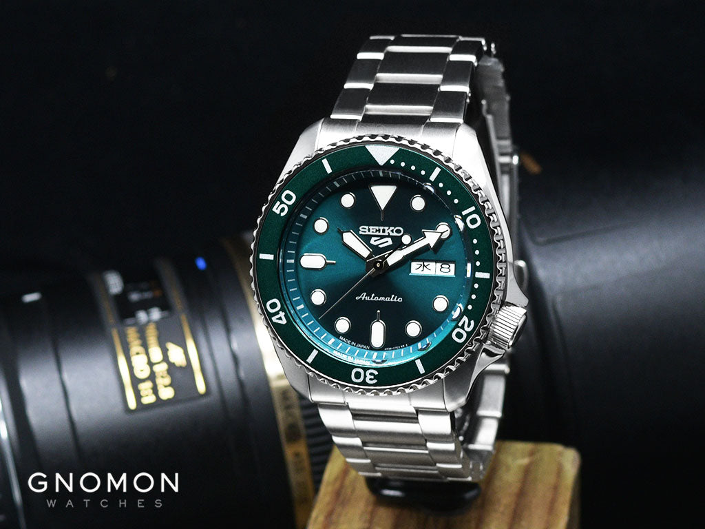 Seiko 5 Sports “Sports Style” Sunburst Green Ref. SBSA011 – Gnomon Watches