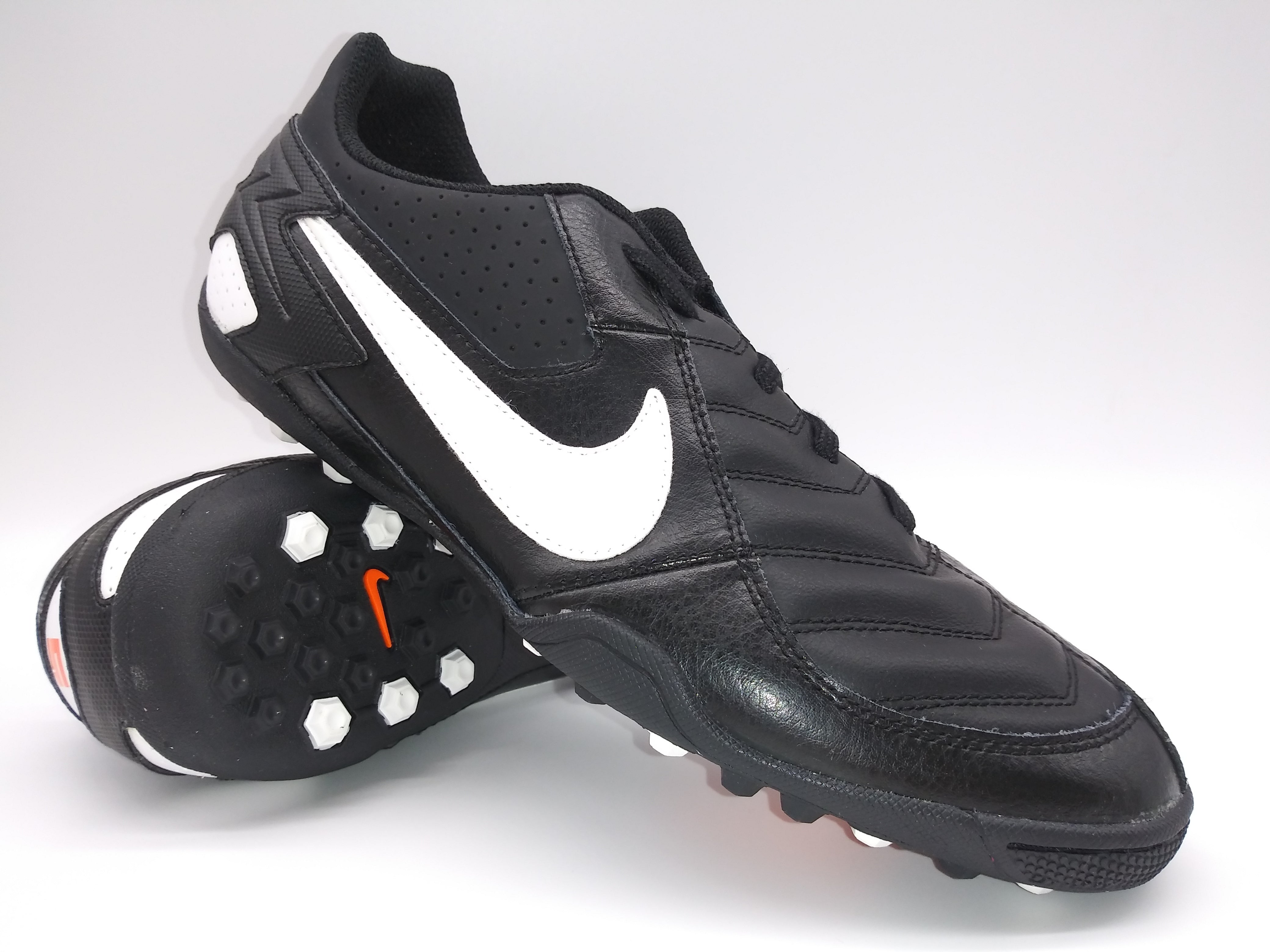 Faringe Gaviota Señor Nike 5 T-3 CT Black White – Villegas Footwear