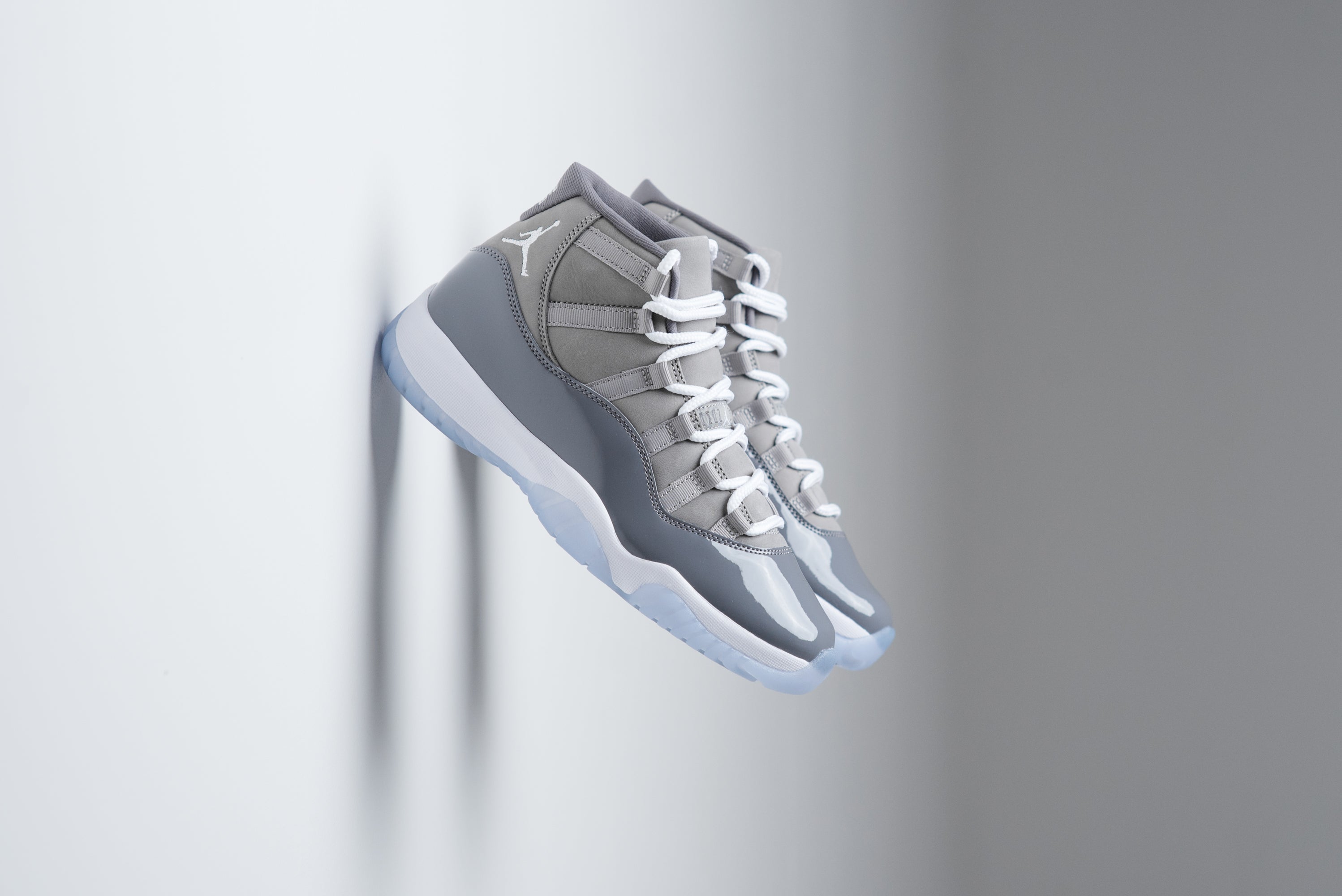 grey jordan tennis shoes