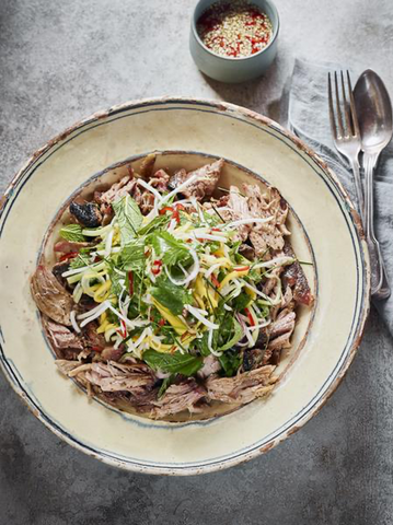Salad-with-pulled-pork-on-plate