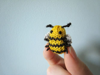 Knitted Bee