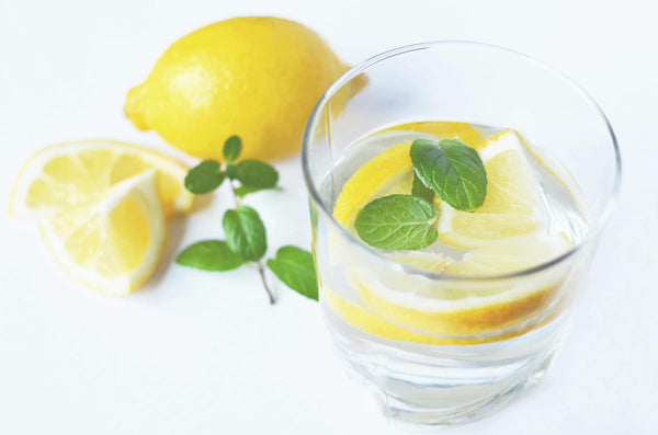 glass of water with lemons