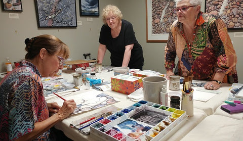 Karen Richardson demonstrating watercolour techniques
