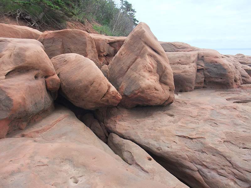 File:Bay of Fundy rock formations.jpg - Wikipedia