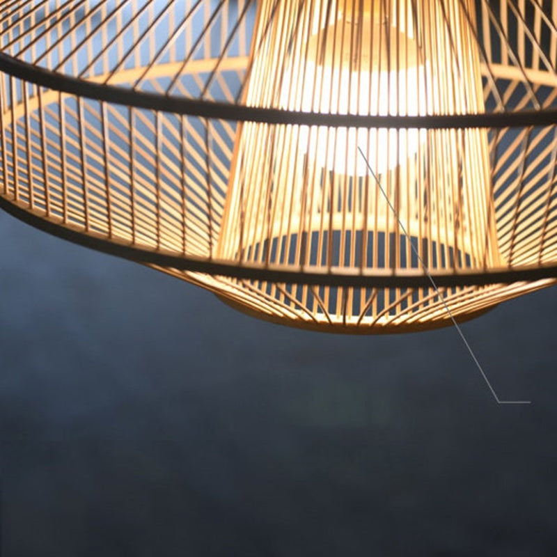 Hängende Lichtschirme des nordischen Rattans