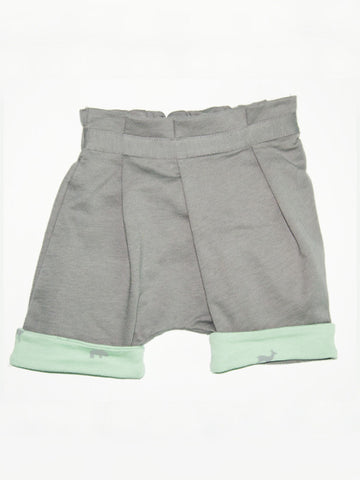 Omamimini - Shorts w. Pleats.