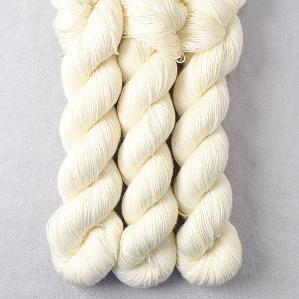 buy undyed yarn