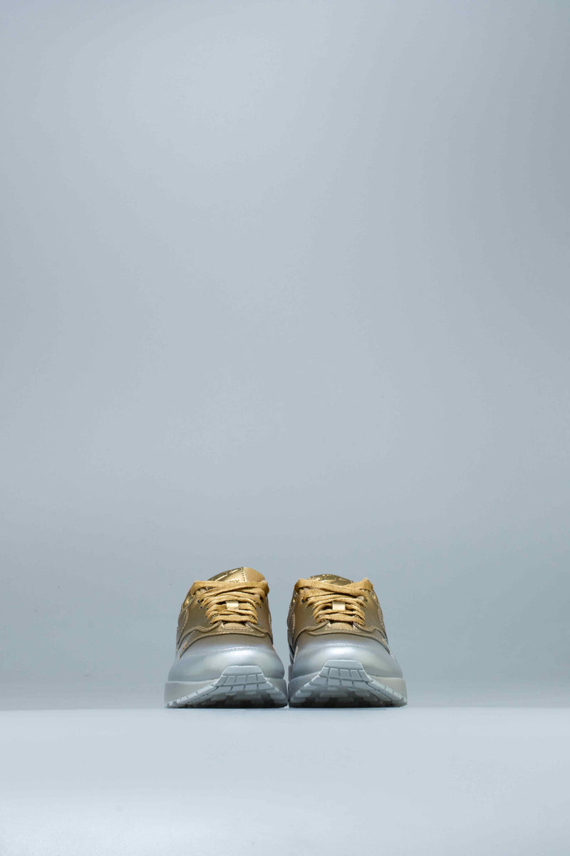 nike air max 1 metallic gold