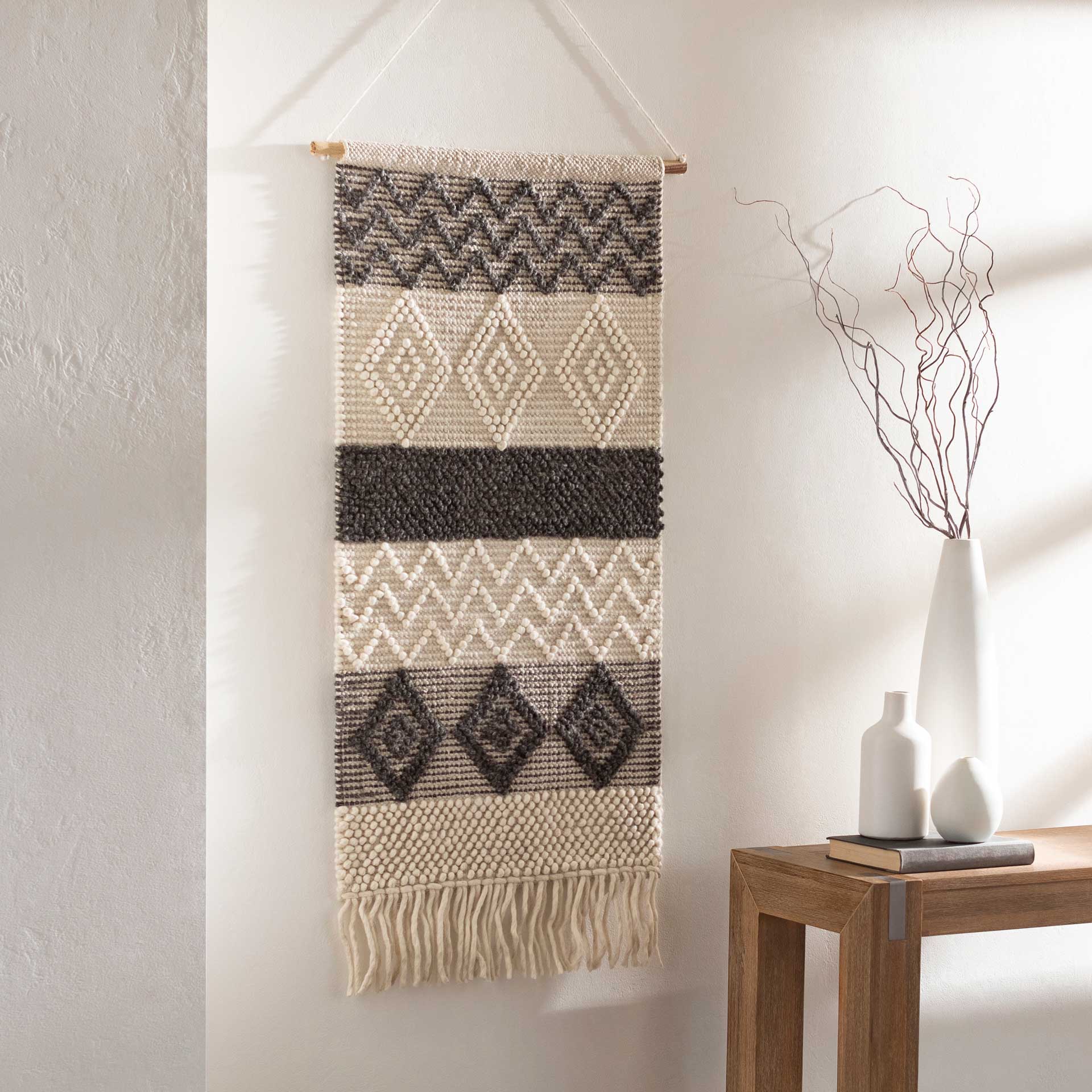 Hugo Wall Hanging White/Charcoal