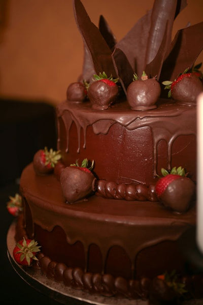 Dark Chocolate Dipped Strawberry Wedding Cake Ideas