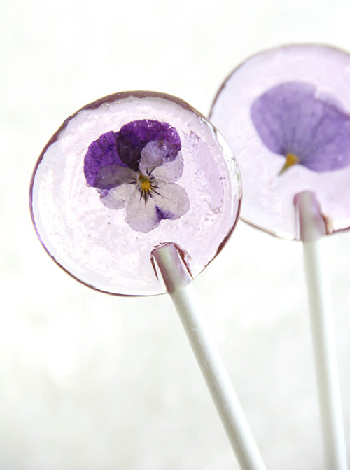 DIY Lollipops with Purple Flowers Inside