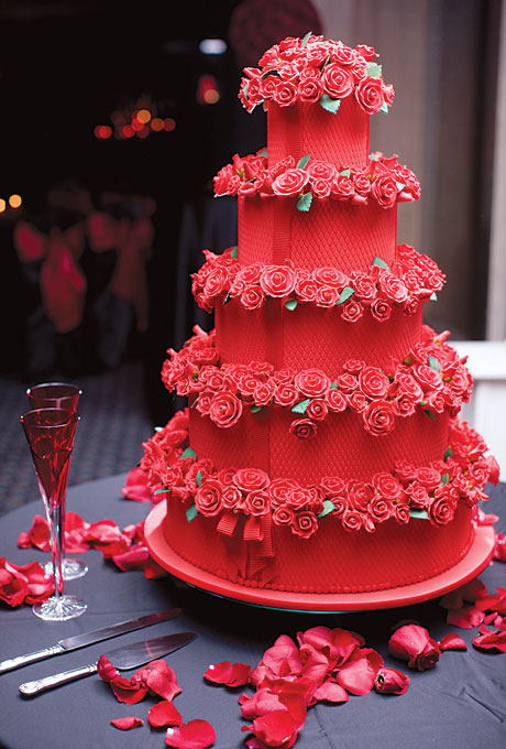RED QUILTED WEDDING CAKE WITH ROSES