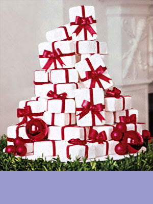 Present with red ribbons wedding cake idea