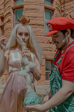 Princess and Mario hit a Zong Water Pipe