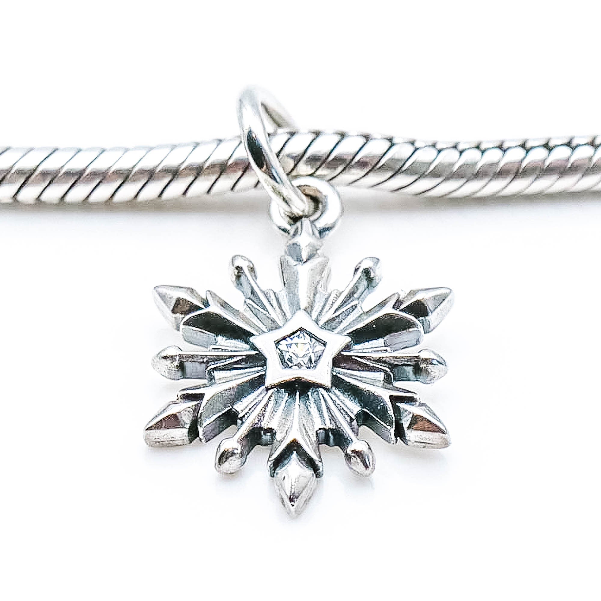 Proportioneel zwavel badge PANDORA Disney Frozen Snowflake Sterling Silver Dangle Charm With Clea –  Legacy Collectors