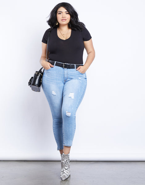 plus size jeans and sneakers