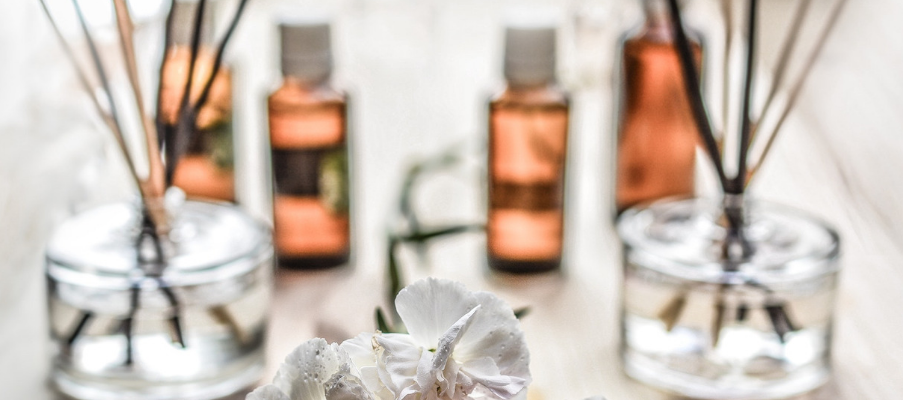 essential oils in skincare, why we avoid them