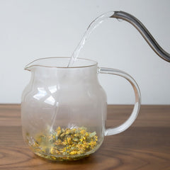 chrysanthemum tea brewing hot