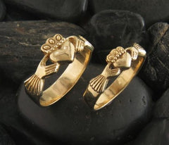 hand-crafted engraved Claddagh jewelry 