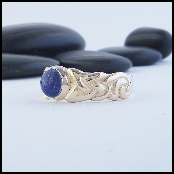 Ban Tigherna ring with lapis in gold