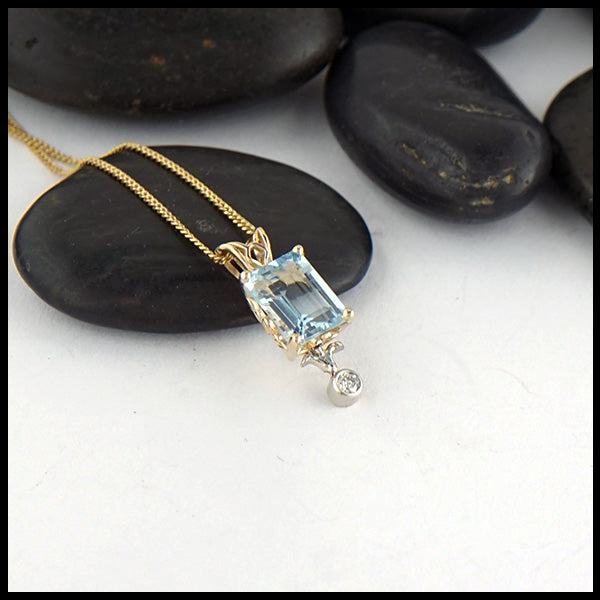 Aqua and diamond pendant in yellow gold