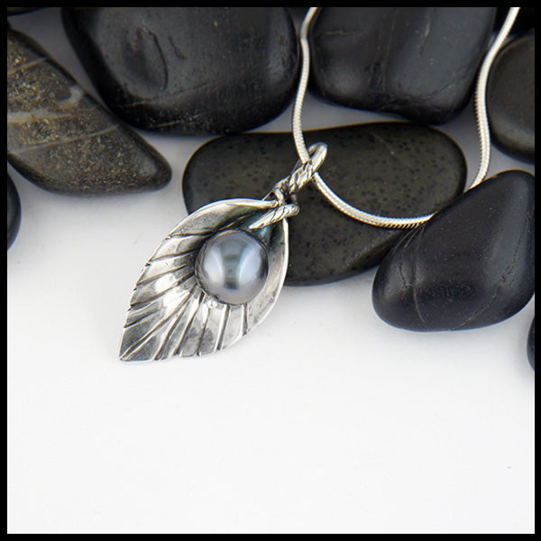 Petal Pendant in sterling silver with black pearl