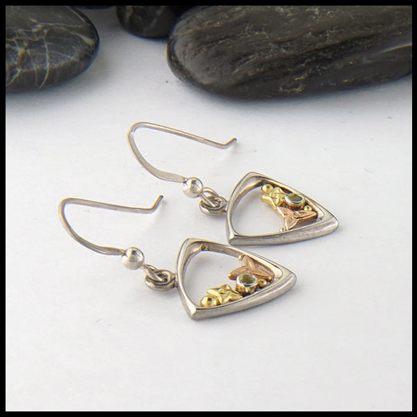 Frame earrings in silver and gold with peridot