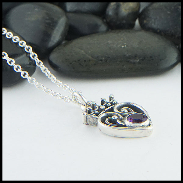 Luckenbooth pendant with amethyst