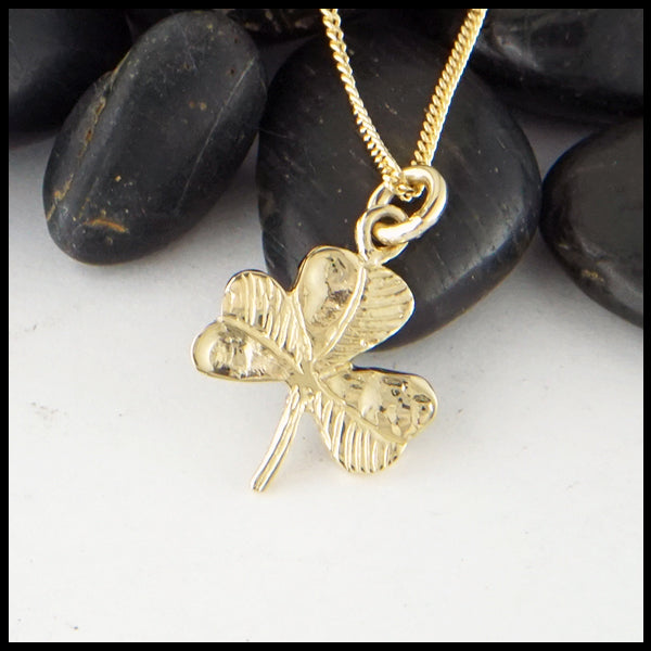 Simple Shamrock Pendant in gold