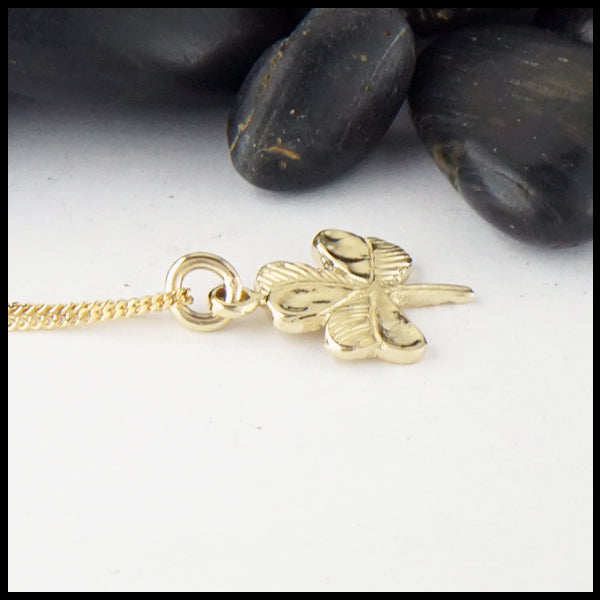 Simple Shamrock Pendant in gold