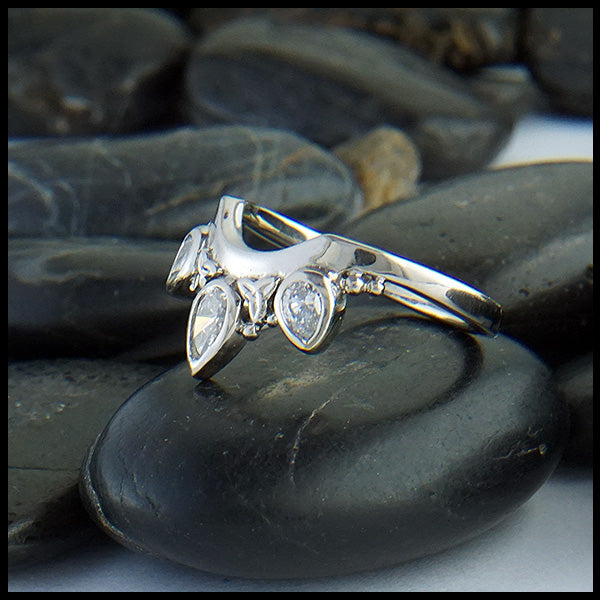 Diamond shadow band in 14K white gold