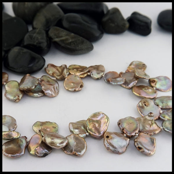 bronze petal pearl necklace