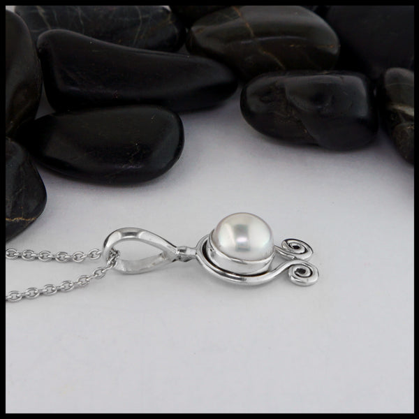 pearl pendant 
