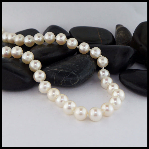 white pearl necklace